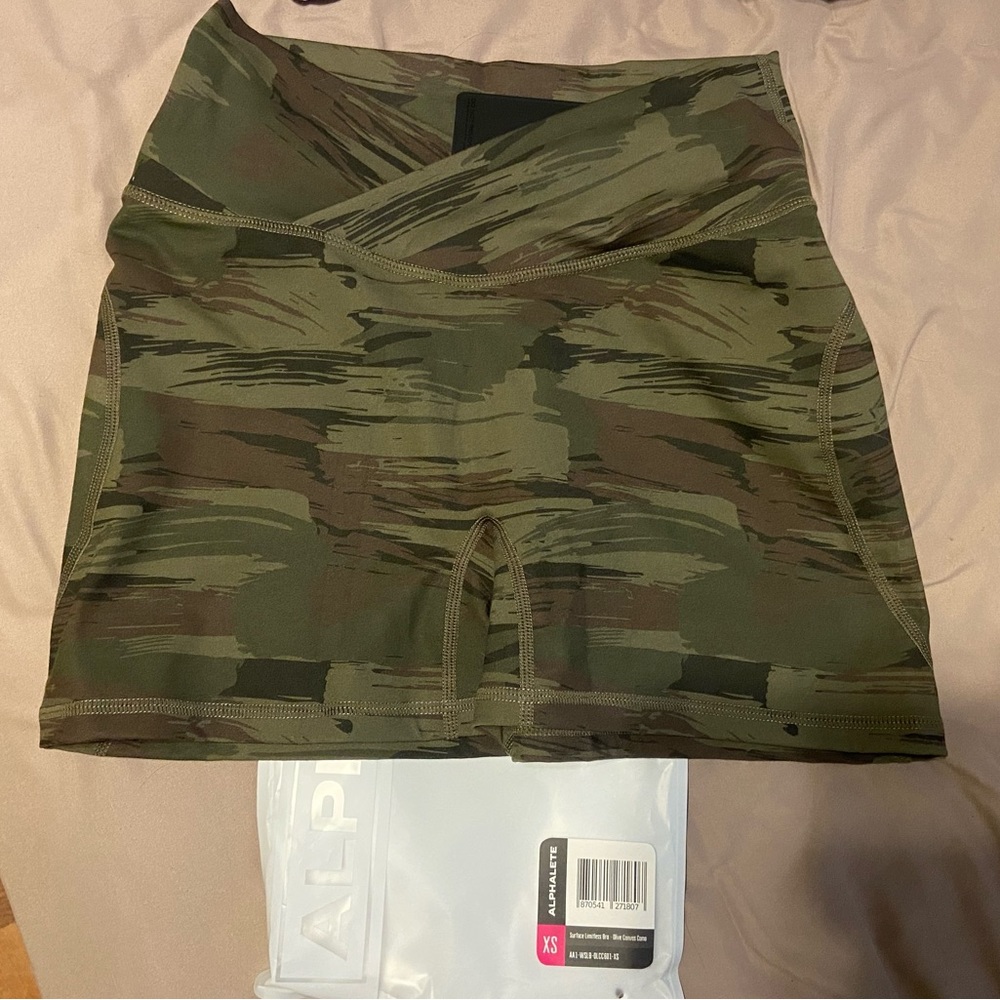 X Small NEVER WORN surface power short Alphalete